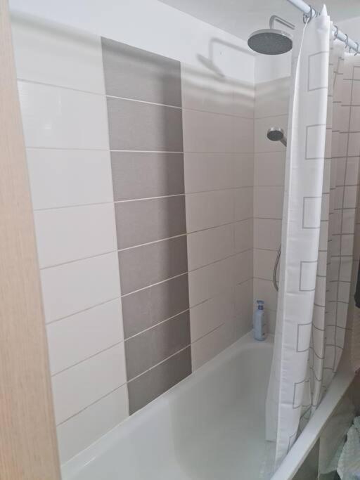 Апартаменты מרחק נגיעה בתקווה Petach Tikva Экстерьер фото